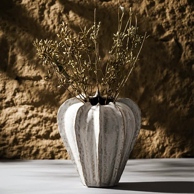 NNEDSZ Charming White Ceramic Vase – Stylish Home Decor Accent for Flowers and Decorative Arrangements